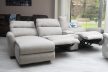 3 személyes full relax motoros relax kanapé bal oldalon heverő jellegű üléssel valamint mozis betéttel drapp szövet kárpittal raktárról - McPherson